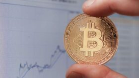 Альфа-банк тестирует сервис торгов криптовалютой на небольшом числе инвесторов